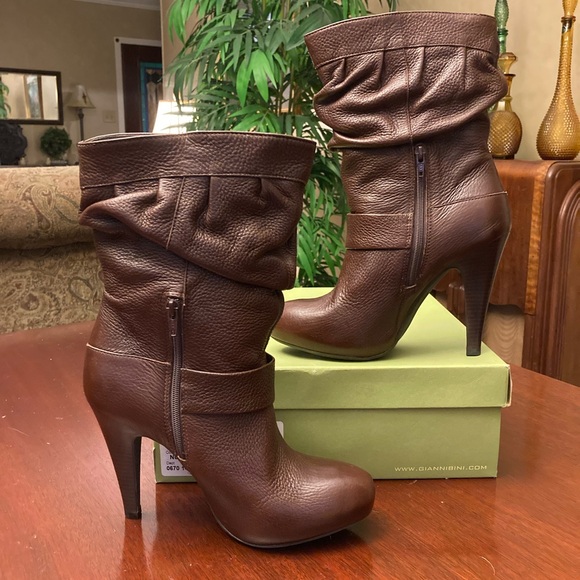 Gianni Bini Brown leather Heeled Boots with Ruched Design size 7.5 - Picture 3 of 8